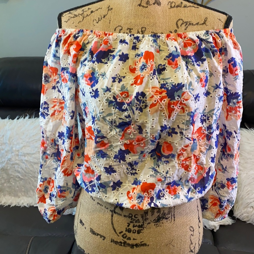 Cklass eyelet top
